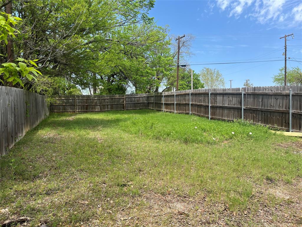 901 N Tone Avenue Property Photo 10