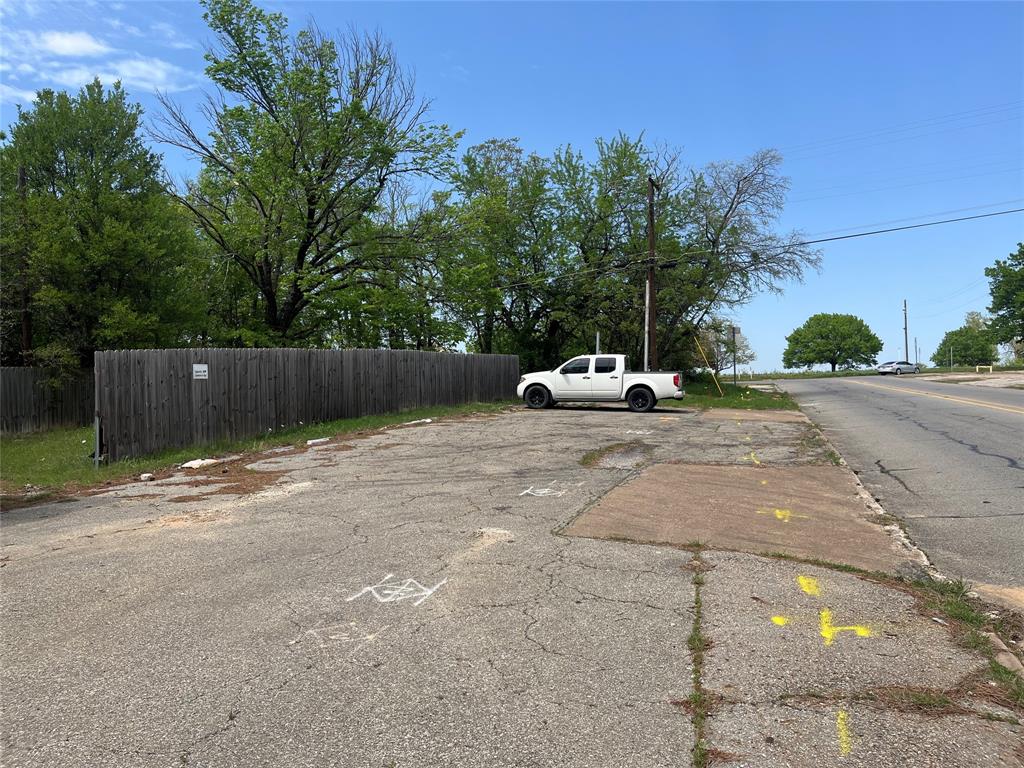 901 N Tone Avenue Property Photo 12