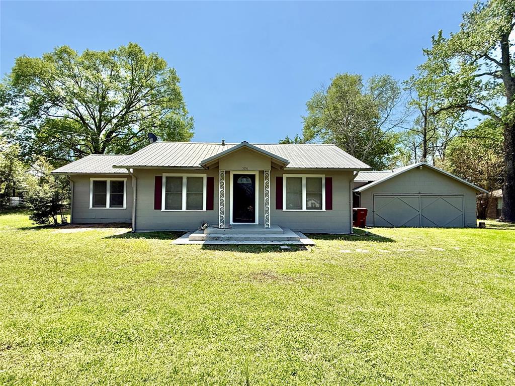 506 Clarksville Property Photo