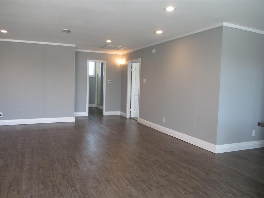 406 N Carrier Parkway 200 Property Photo 1