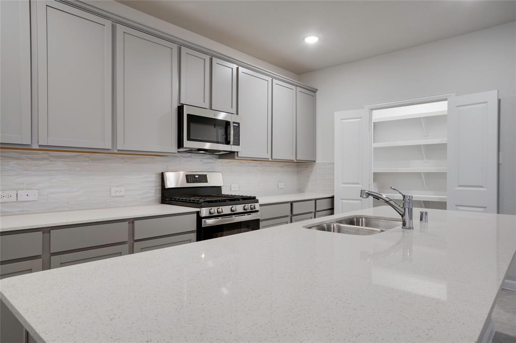 2074 Hartley Drive Property Photo 12