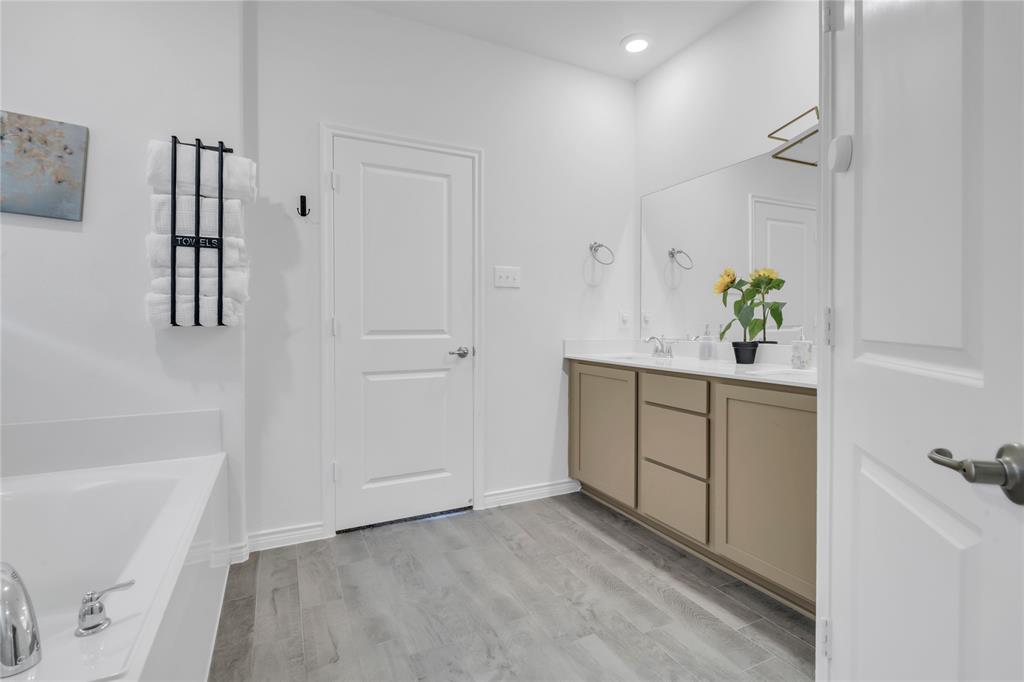 11221 Camelot Court Property Photo 15