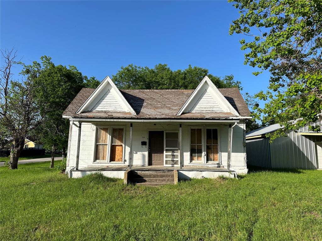 709 W Navasota Street Property Photo