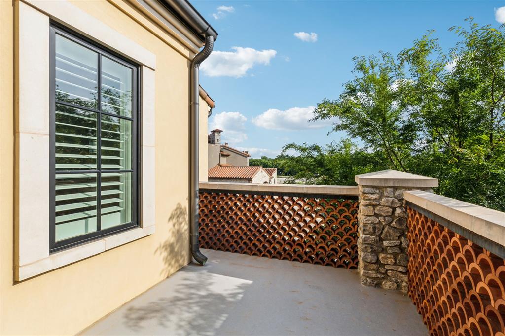 9 Catalonia Drive Property Photo 28