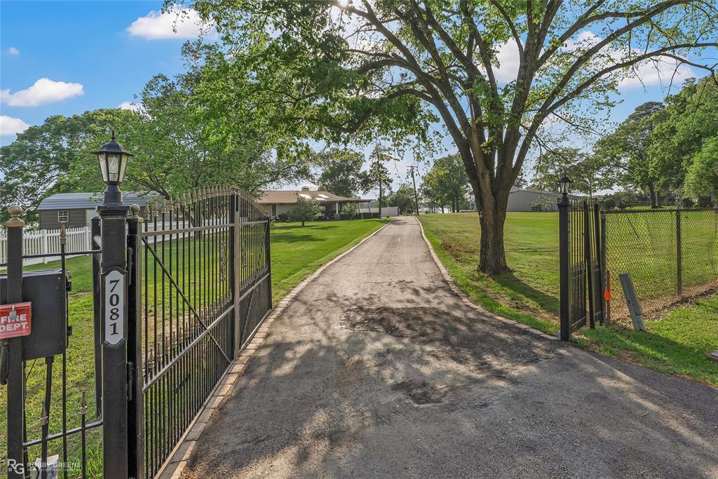 7081 N Lakeshore Drive Property Photo 8