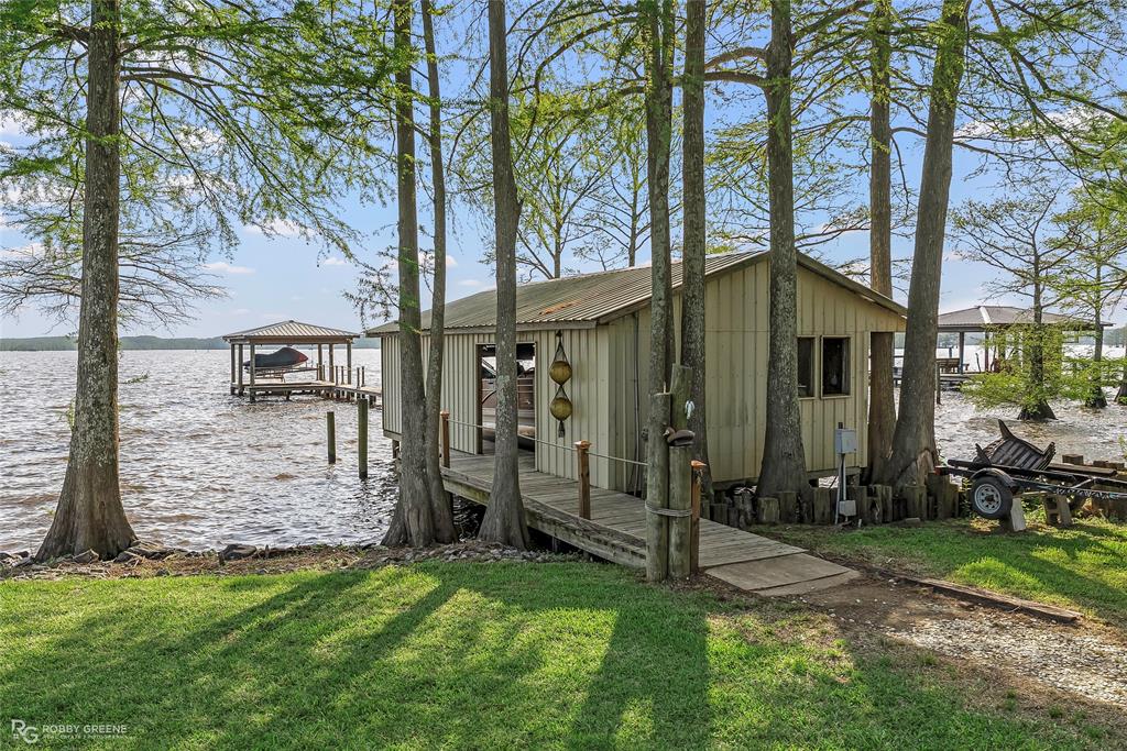 7081 N Lakeshore Drive Property Photo 14