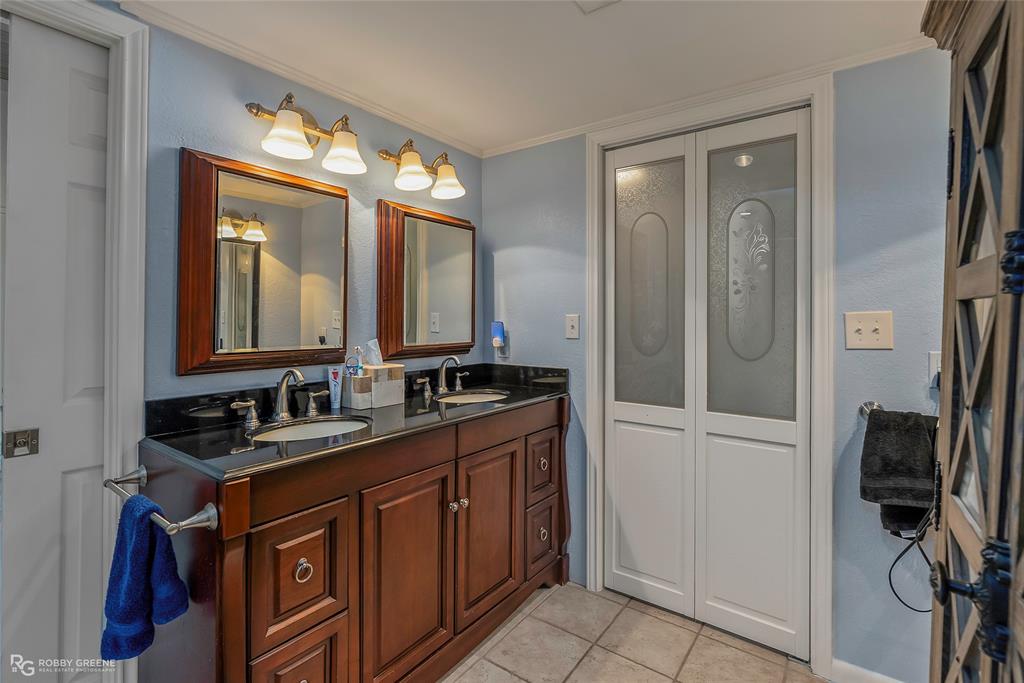 7081 N Lakeshore Drive Property Photo 31