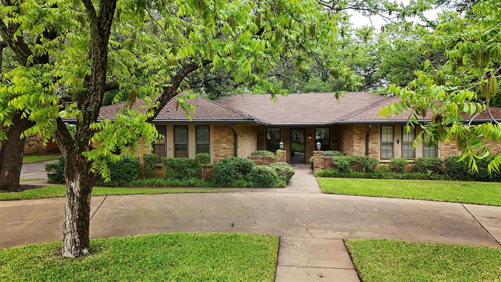 1305 Cliff Drive Property Photo 1