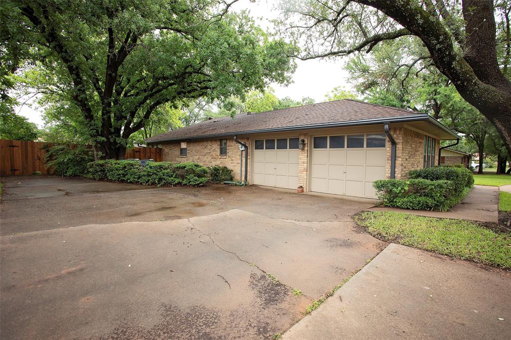 1305 Cliff Drive Property Photo 3