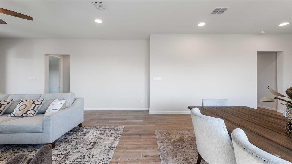 2921 Soaring Hills Drive Property Photo 8
