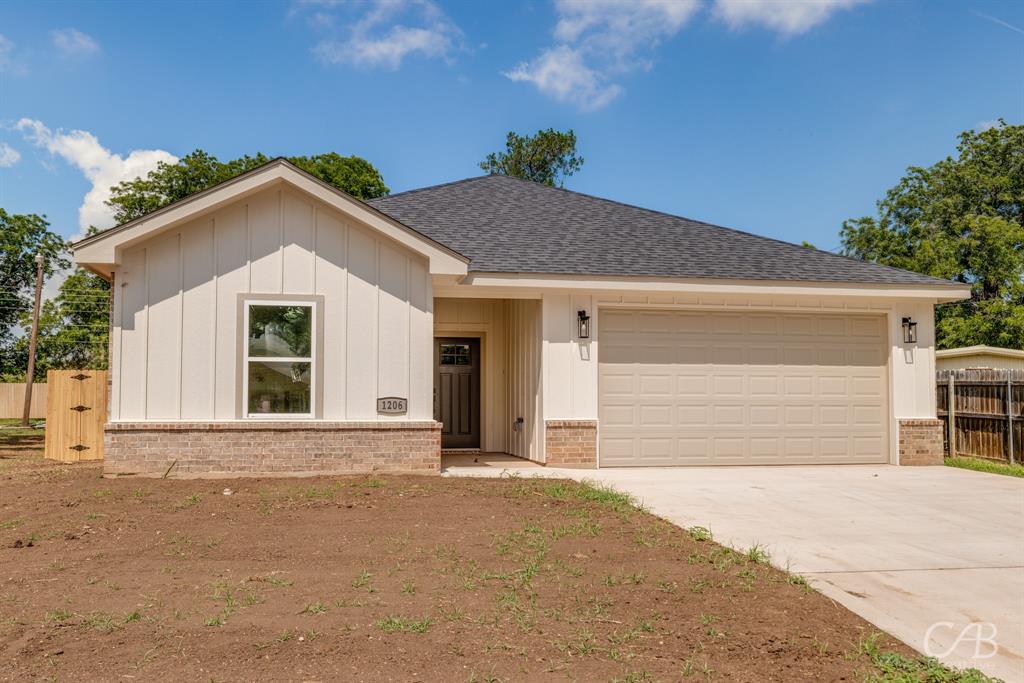 1206 Lytle Acres Drive Property Photo 1