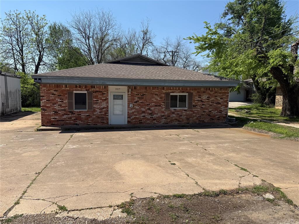227 S Perry Avenue Property Photo 1