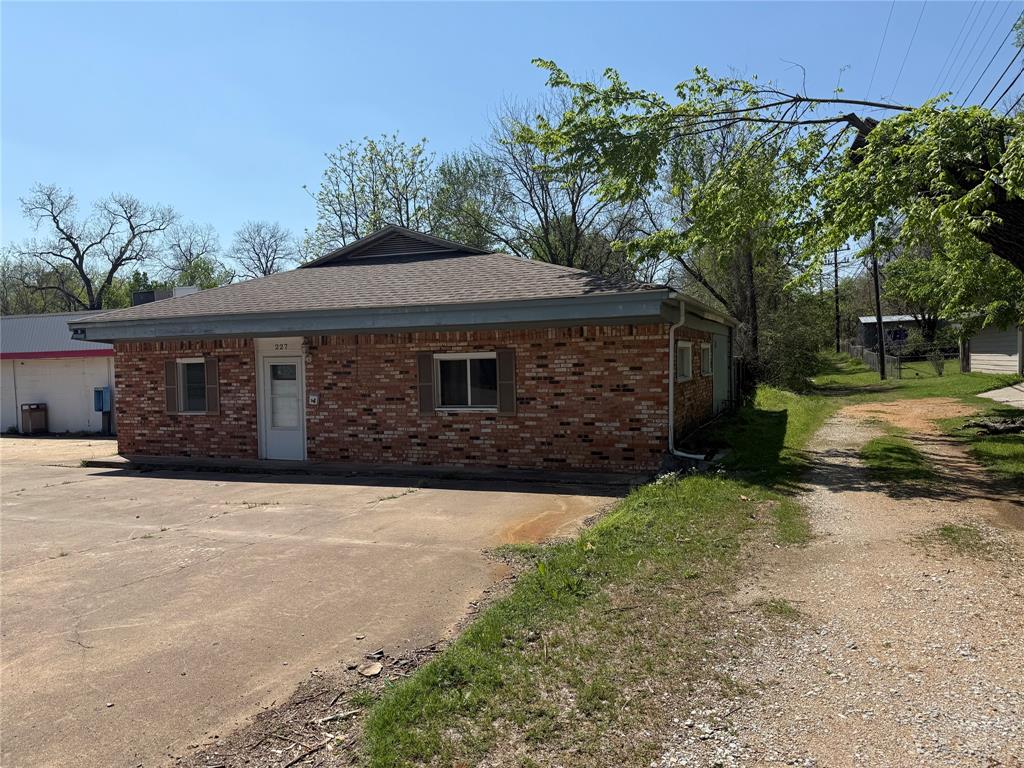 227 S Perry Avenue Property Photo 2