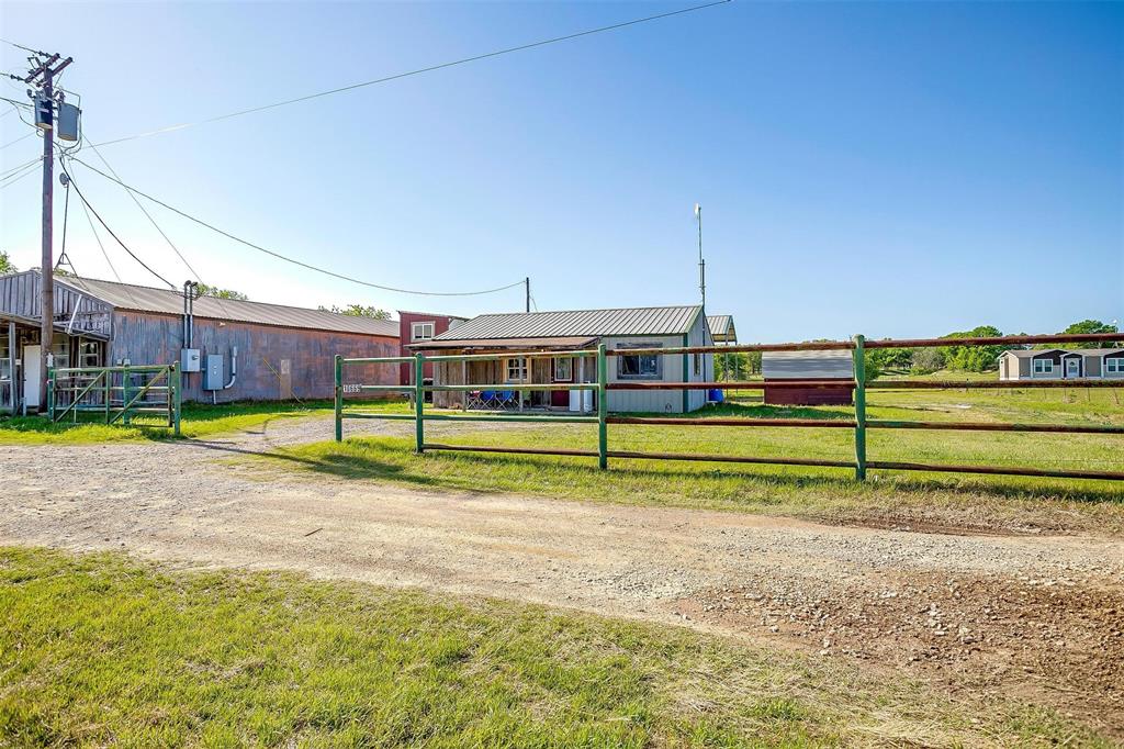 10669 Mineral Wells Highway Property Photo 5