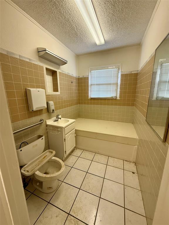 2410 -2416 S Main Street Property Photo 12