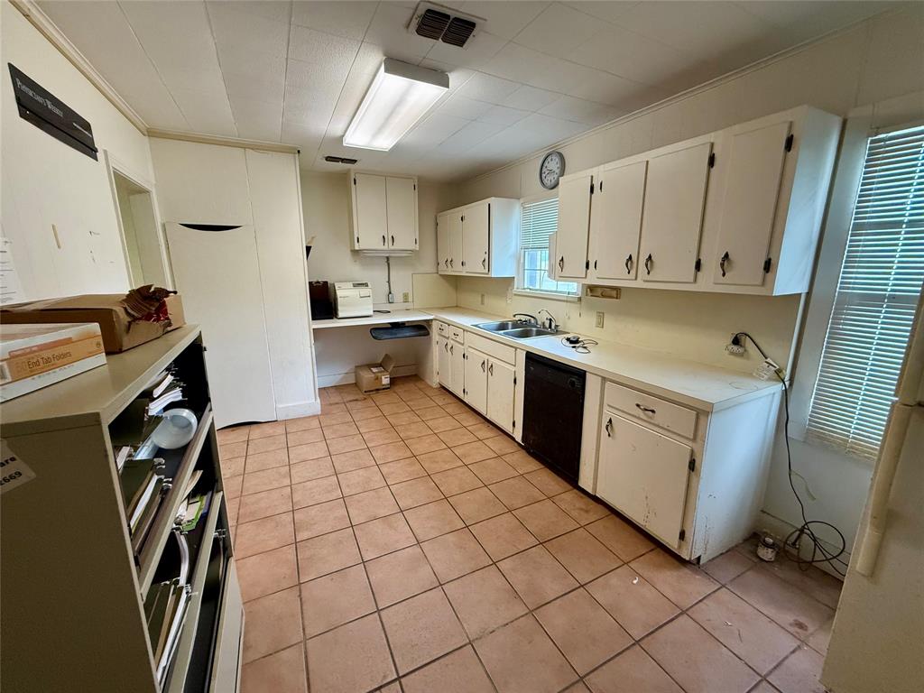 2410 -2416 S Main Street Property Photo 13