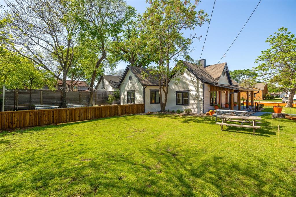 148 S Elm Street Property Photo 3