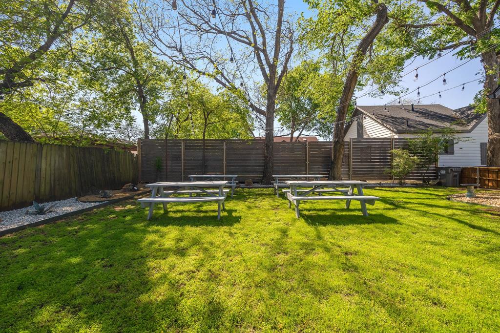 148 S Elm Street Property Photo 4