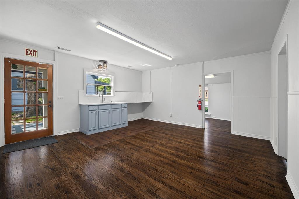 148 S Elm Street Property Photo 8