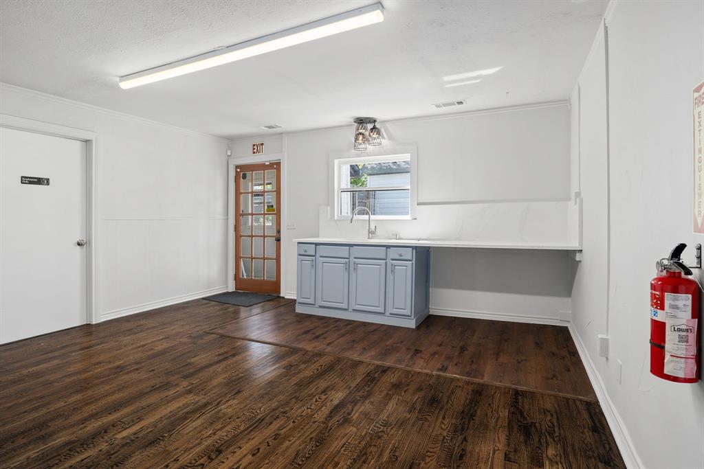 148 S Elm Street Property Photo 11