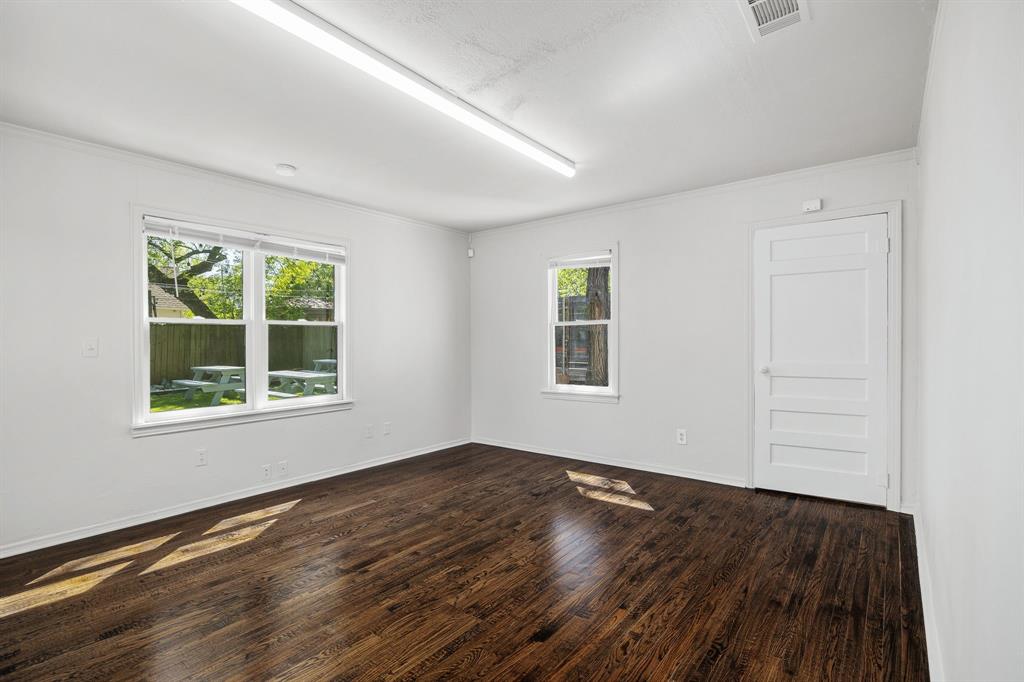 148 S Elm Street Property Photo 16