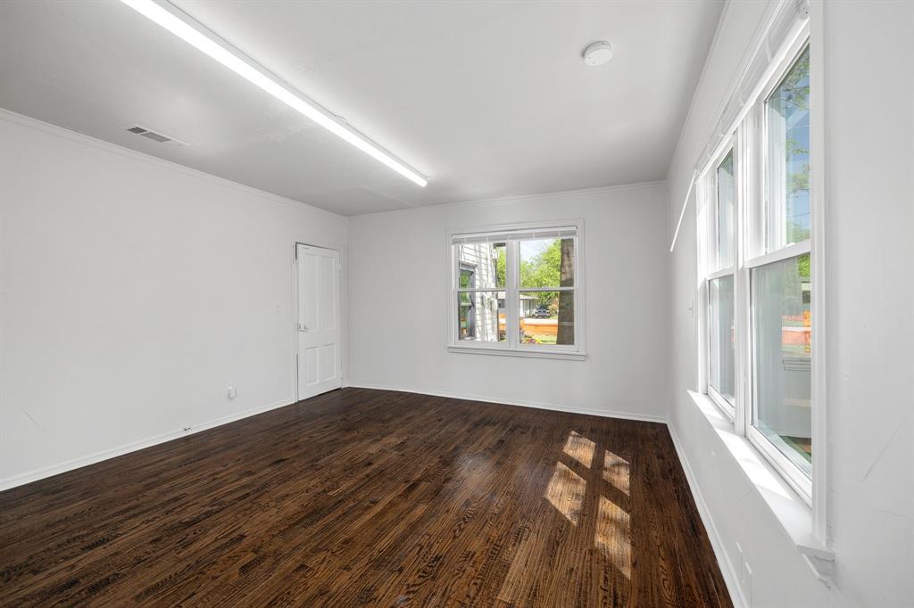 148 S Elm Street Property Photo 17