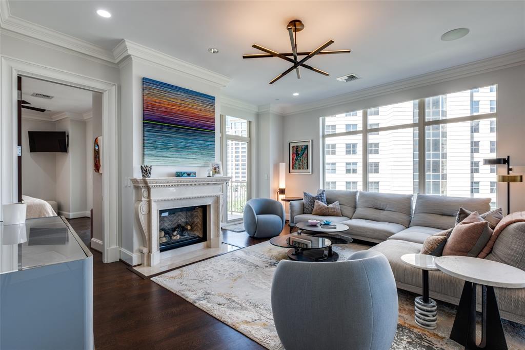 2555 N Pearl Street Property Photo
