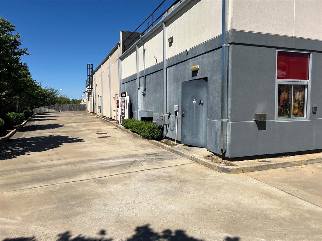 7205 S Broadway Avenue Property Photo 7