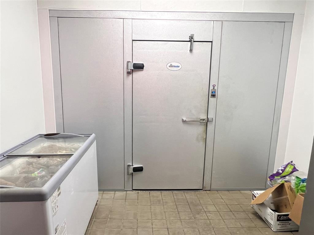7205 S Broadway Avenue Property Photo 26