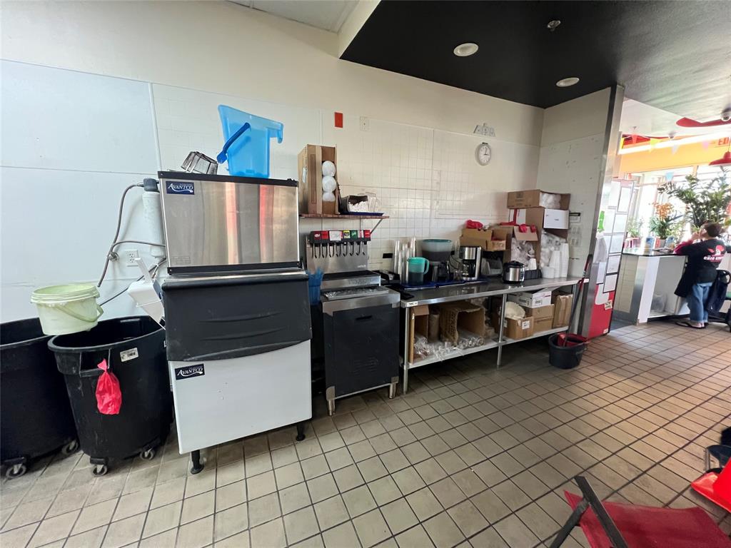 7205 S Broadway Avenue Property Photo 29