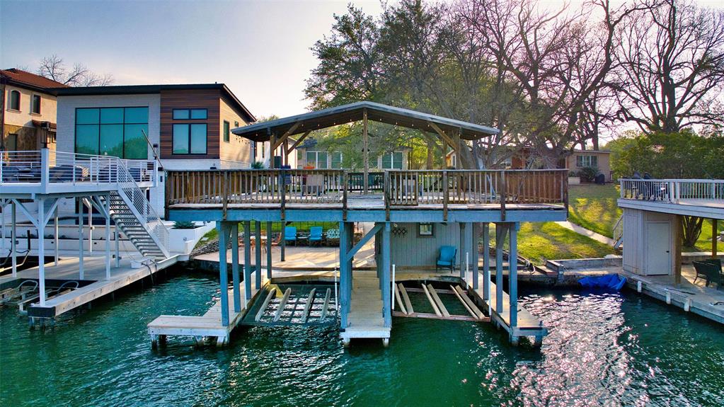 108 Riverside Drive Property Photo 3