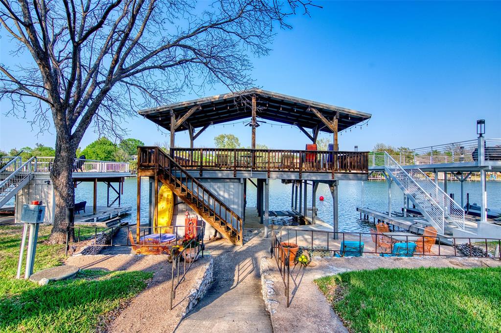 108 Riverside Drive Property Photo 4