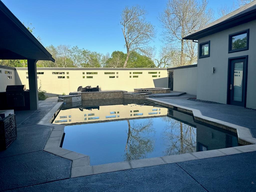 8300 Willow Circle Property Photo