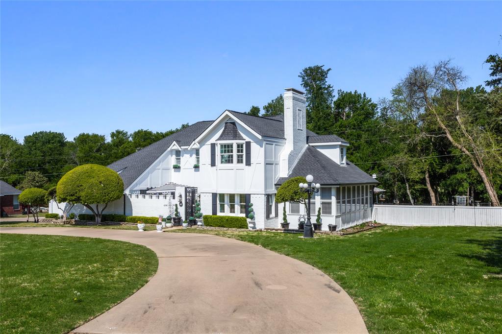 44 Meadowcreek Drive Property Photo