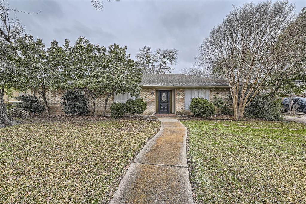 2809 Pinehurst Drive Property Photo 1