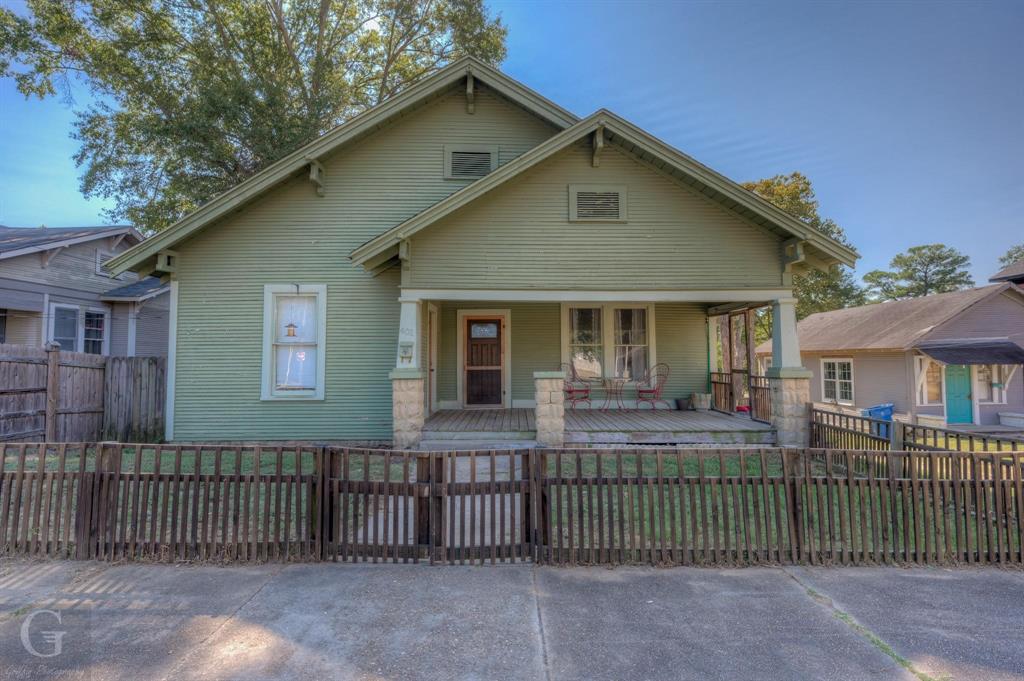 401 College Street Property Photo