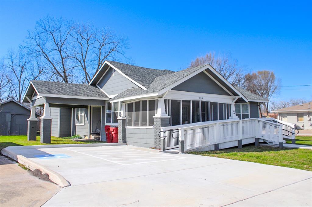 501 S Elm Street Property Photo