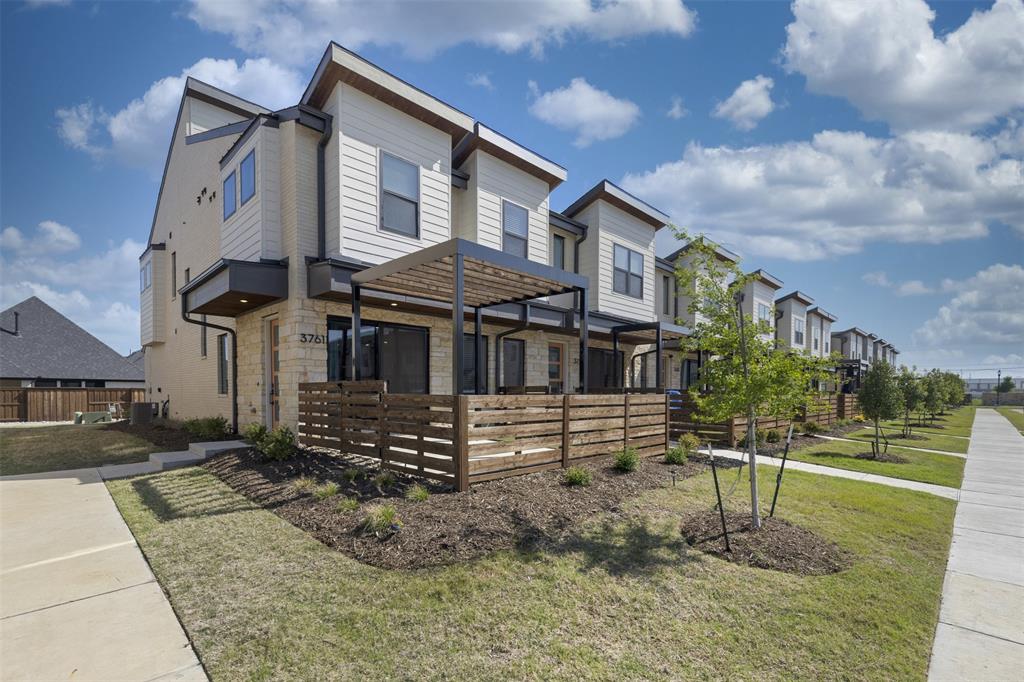 3761 Rosemont Drive W
