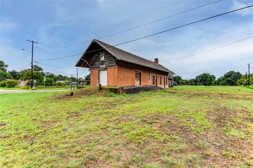 211 Main Street Property Photo 3