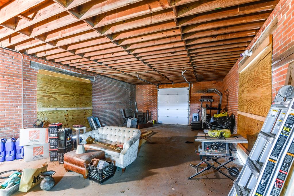 211 Main Street Property Photo 8