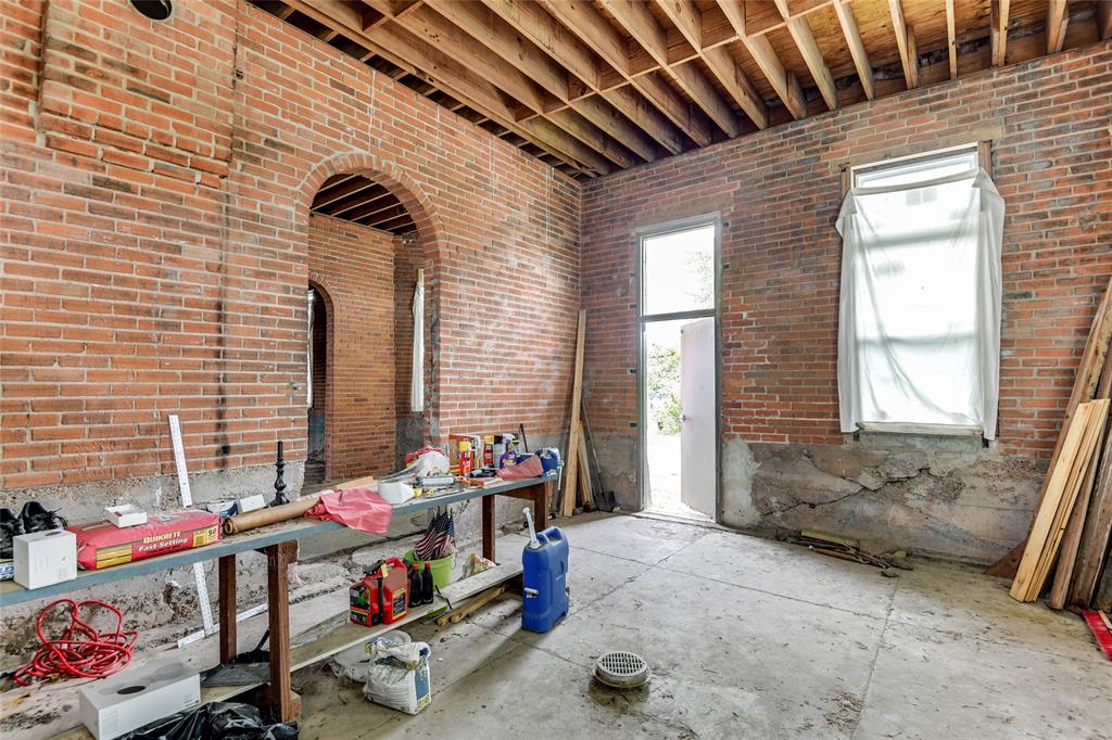 211 Main Street Property Photo 17