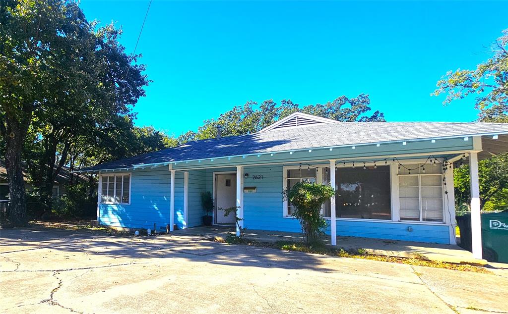 2621 N Locust Street Property Photo 1