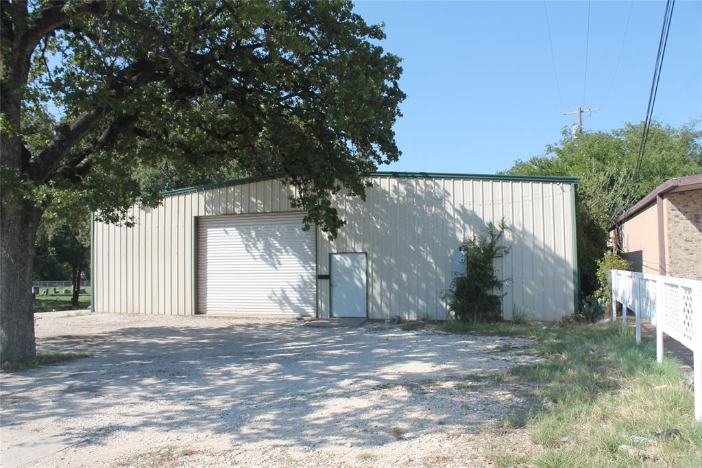 2209 E Main Street Property Photo 1