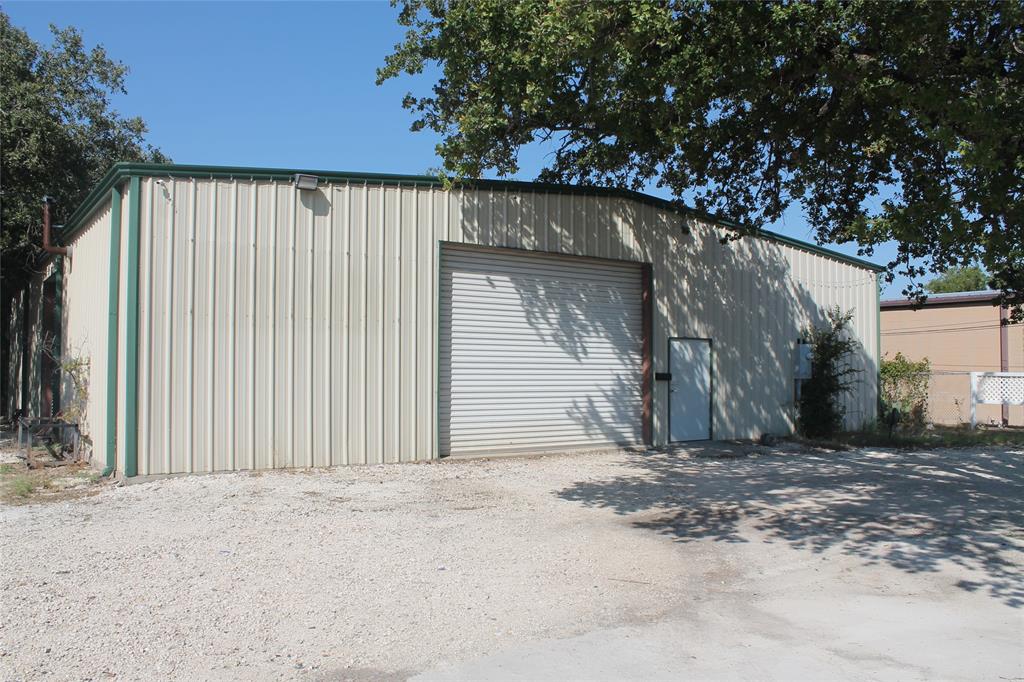 2209 E Main Street Property Photo 2