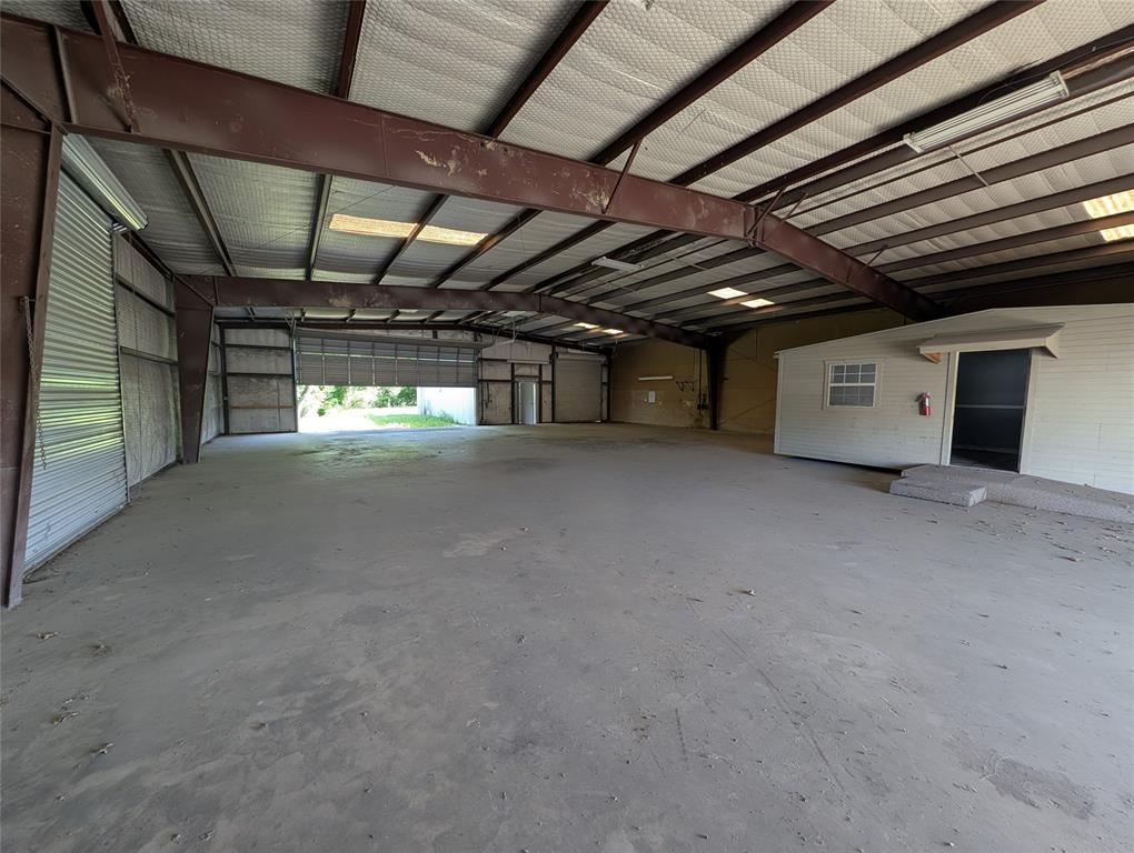 2209 E Main Street Property Photo 7
