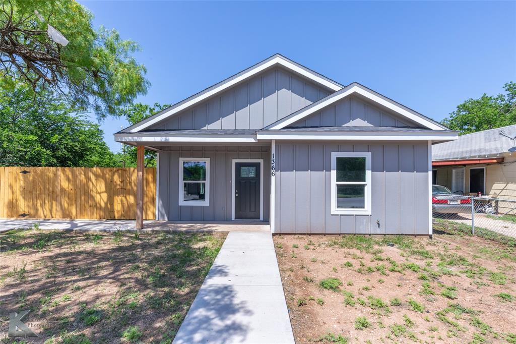 1366 Chestnut Street Property Photo