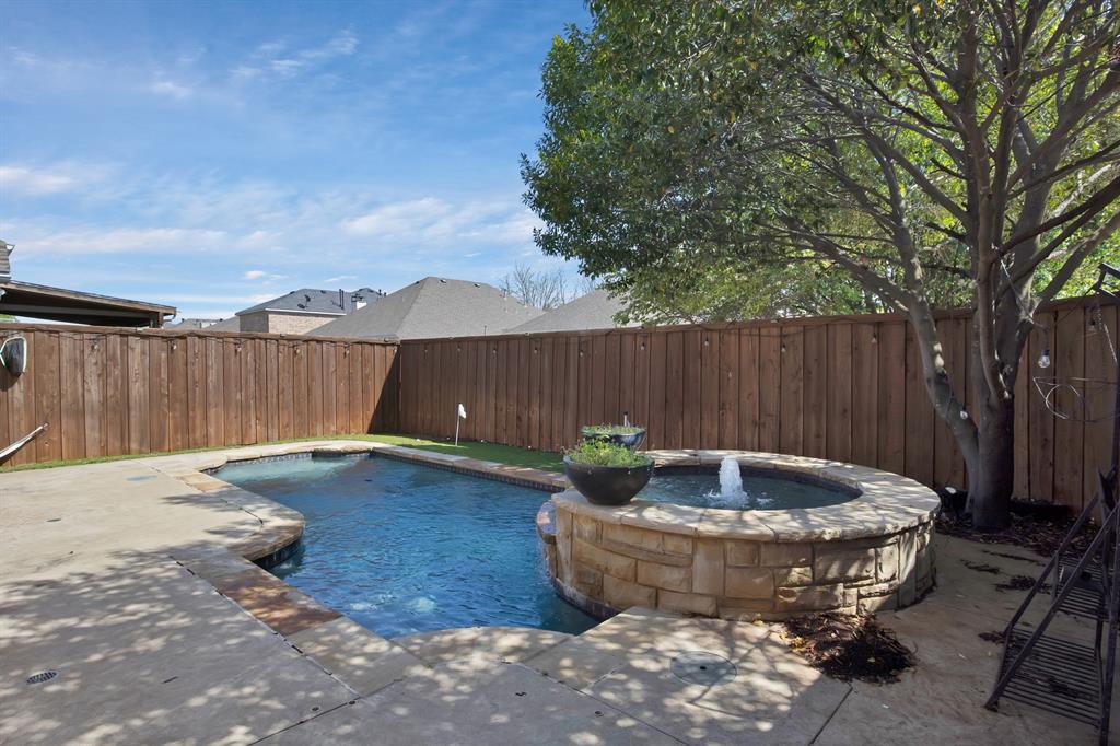 9409 Stonewood Drive Property Photo 3