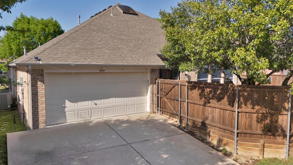 9409 Stonewood Drive Property Photo 36