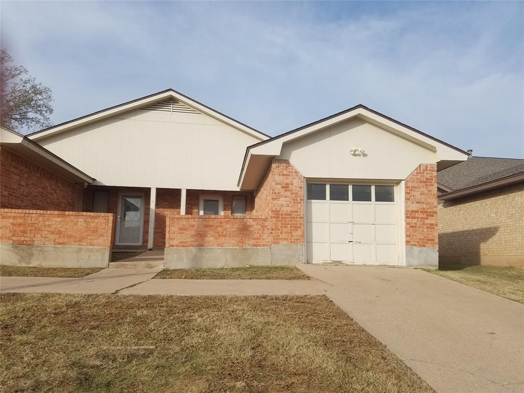 556 Scotland Court Property Photo