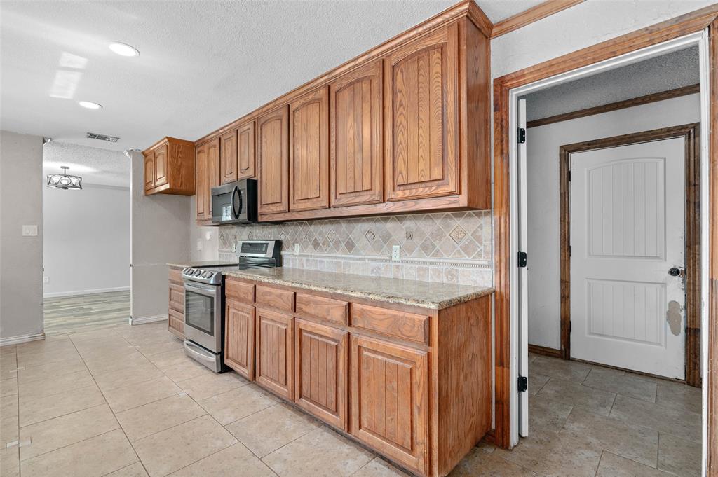2700 Stone Creek Lane Property Photo 12